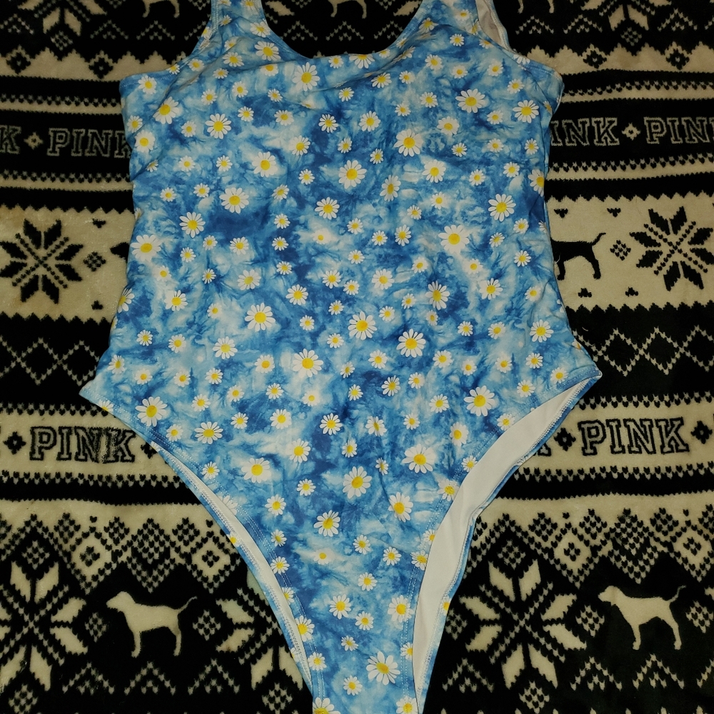 Bathing suit - Picture 2 of 3